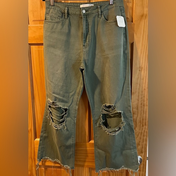 NWT Altar'd State Aubrielle Cropped Olive Green Distressed Jeans Sz 30 - Picture 2 of 9